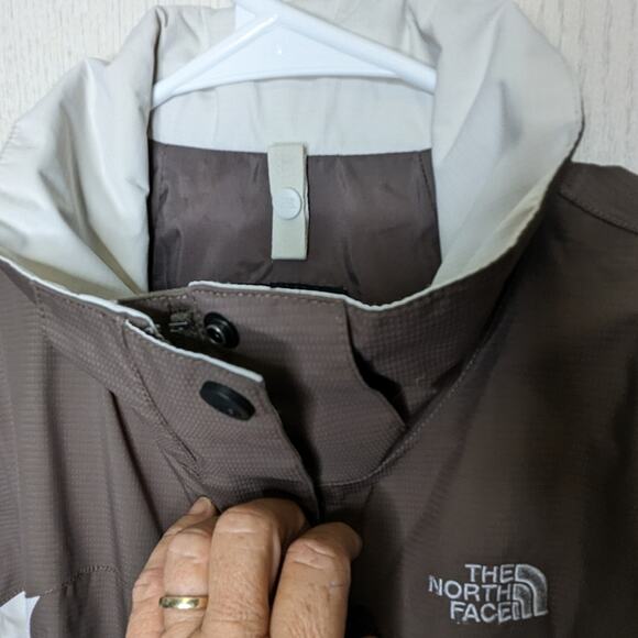 The North Face grey white HyVent utility jacket size medium - Picture 14 of 14